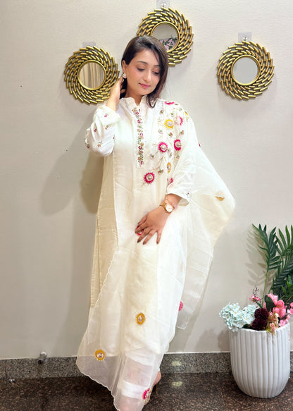 White Kurta Set With Beautiful Embroidered Dupatta