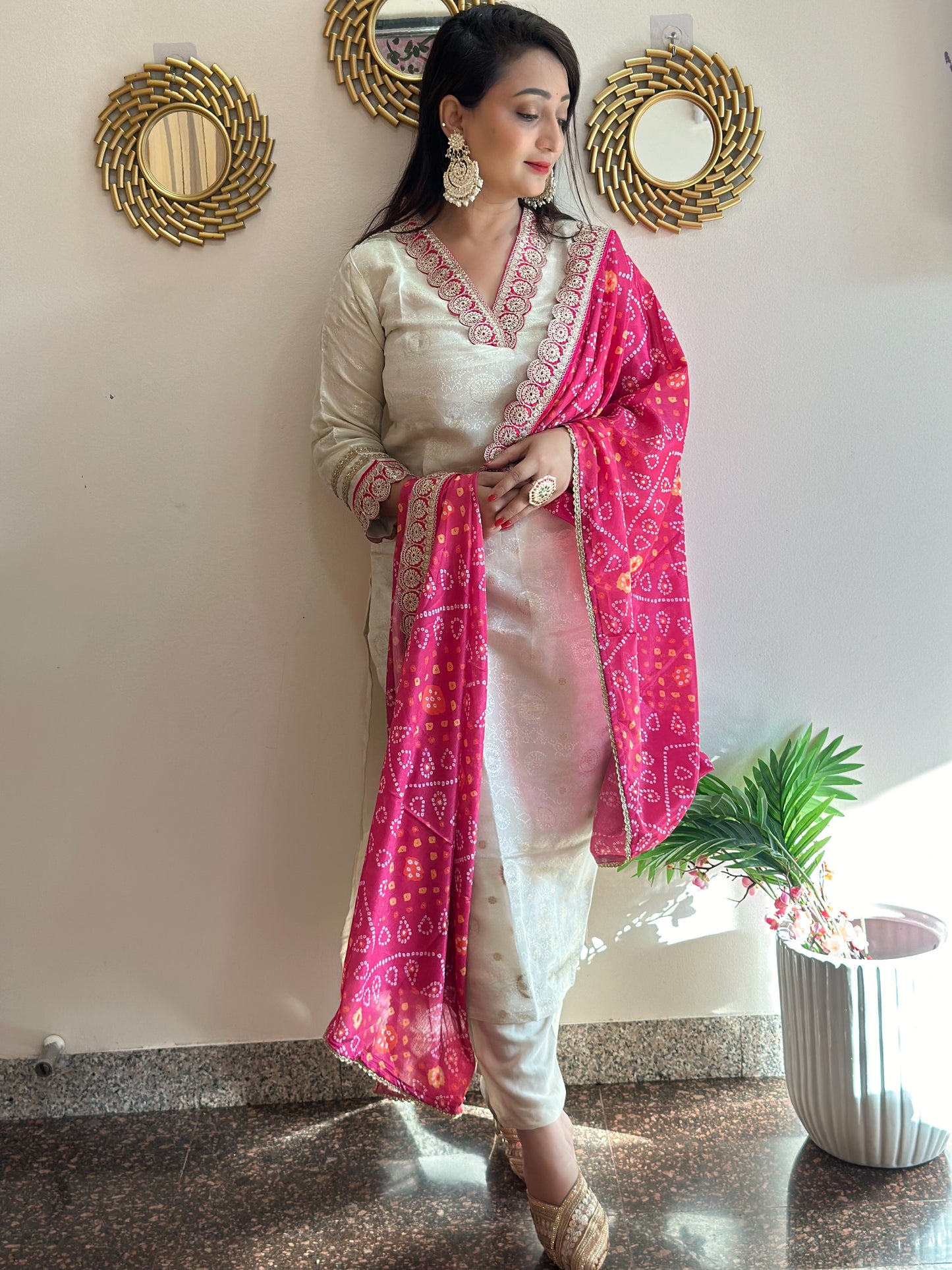 Beautiful Scalloped Lace Kurta with Bhandhani Pink Scalloped Dupatta