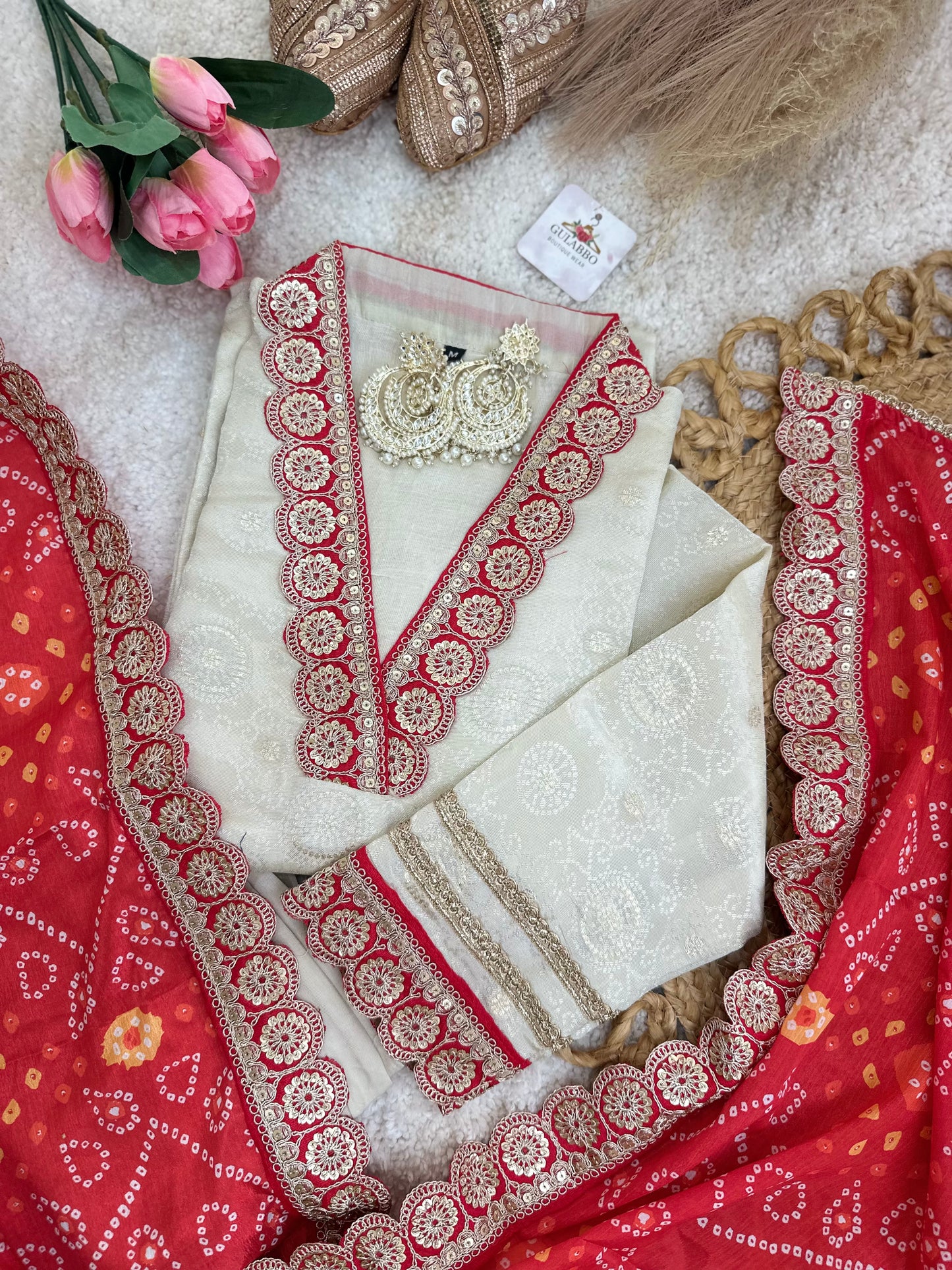 Beautiful Scalloped Lace Kurta with Bhandhani Scalloped Dupatta