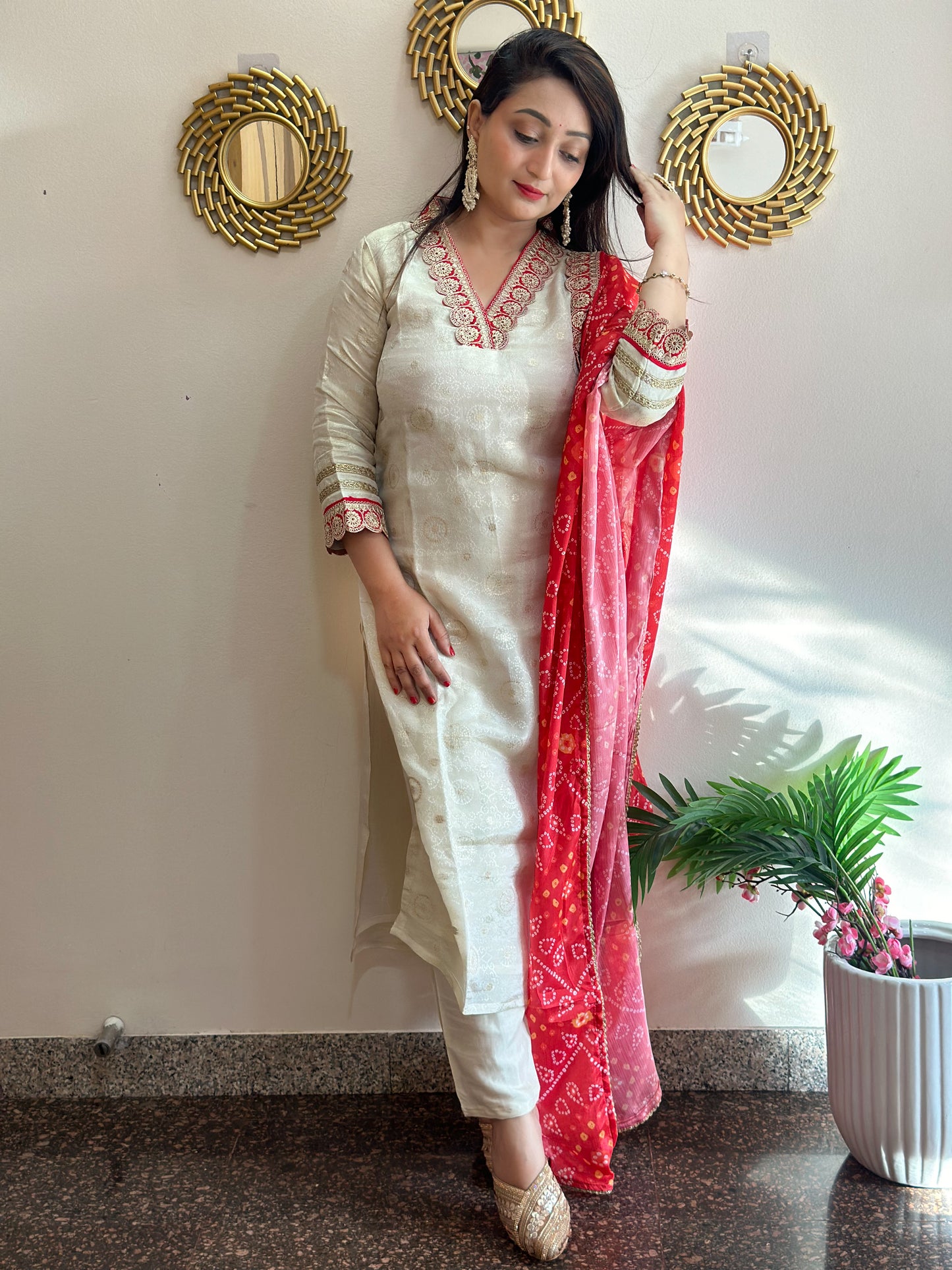 Beautiful Scalloped Lace Kurta with Bhandhani Scalloped Dupatta