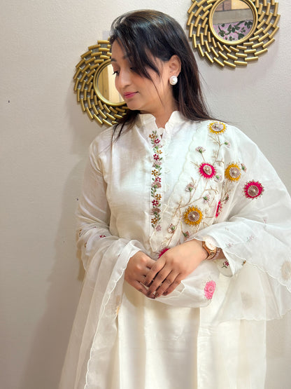 White Kurta Set With Beautiful Embroidered Dupatta