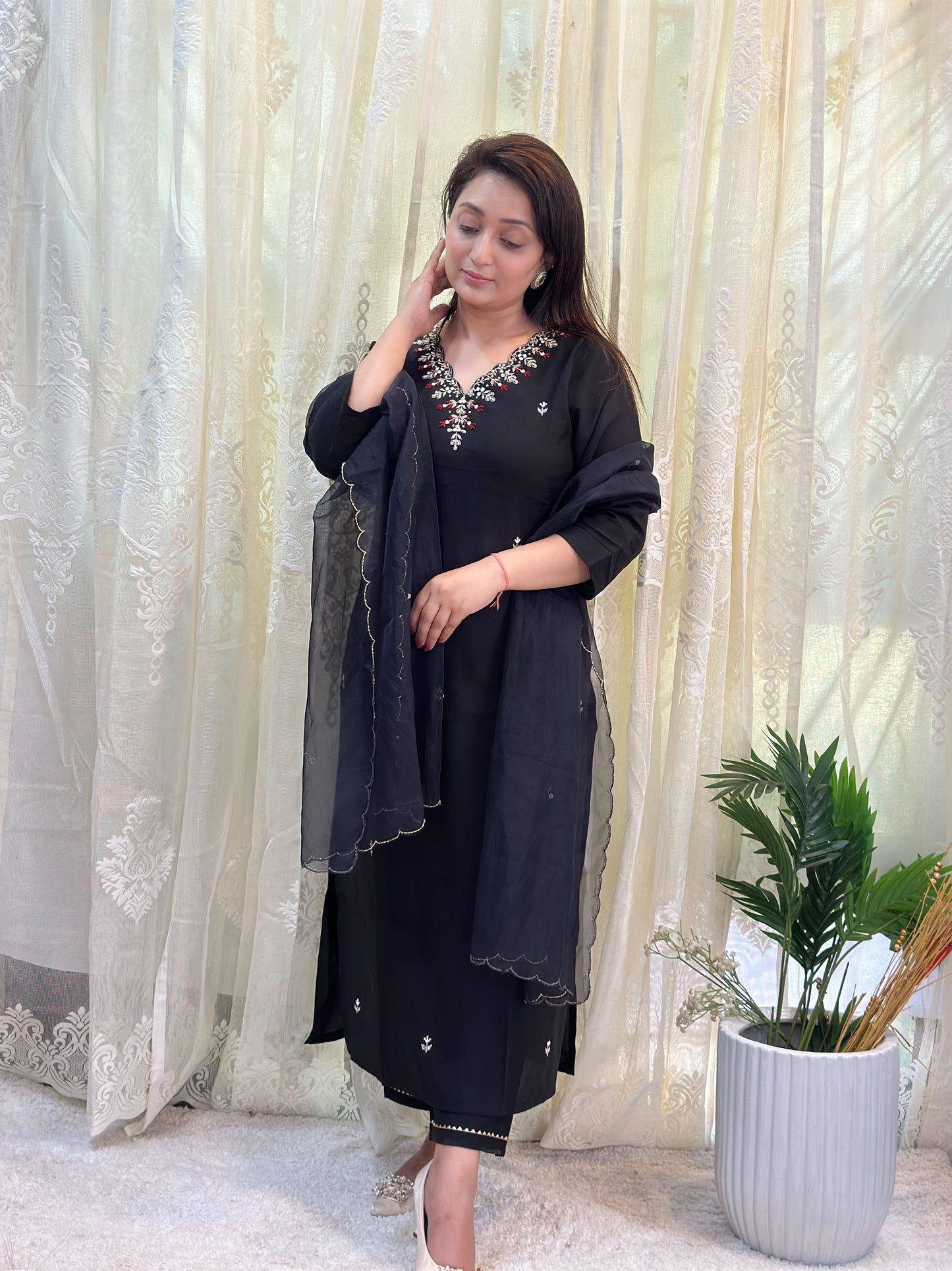 Black Embroidered Kurta Set With Organza Dupatta