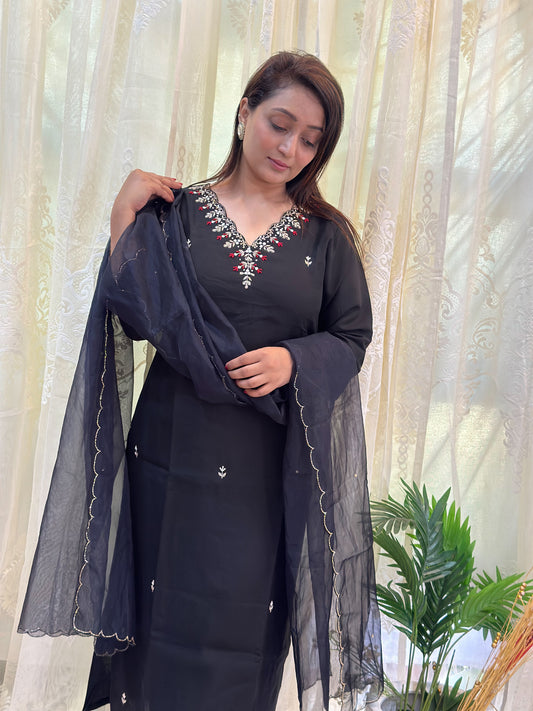 Black Embroidered Kurta Set With Organza Dupatta