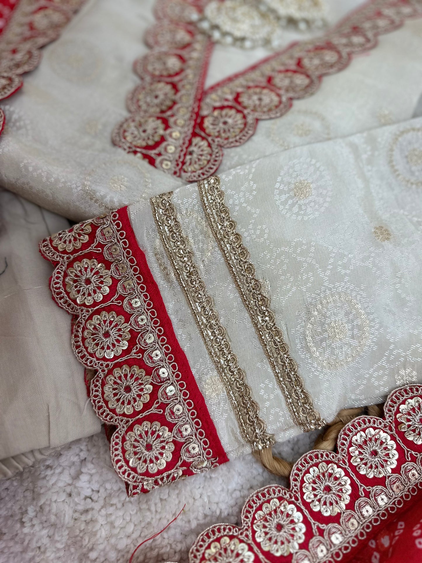 Beautiful Scalloped Lace Kurta with Bhandhani Scalloped Dupatta