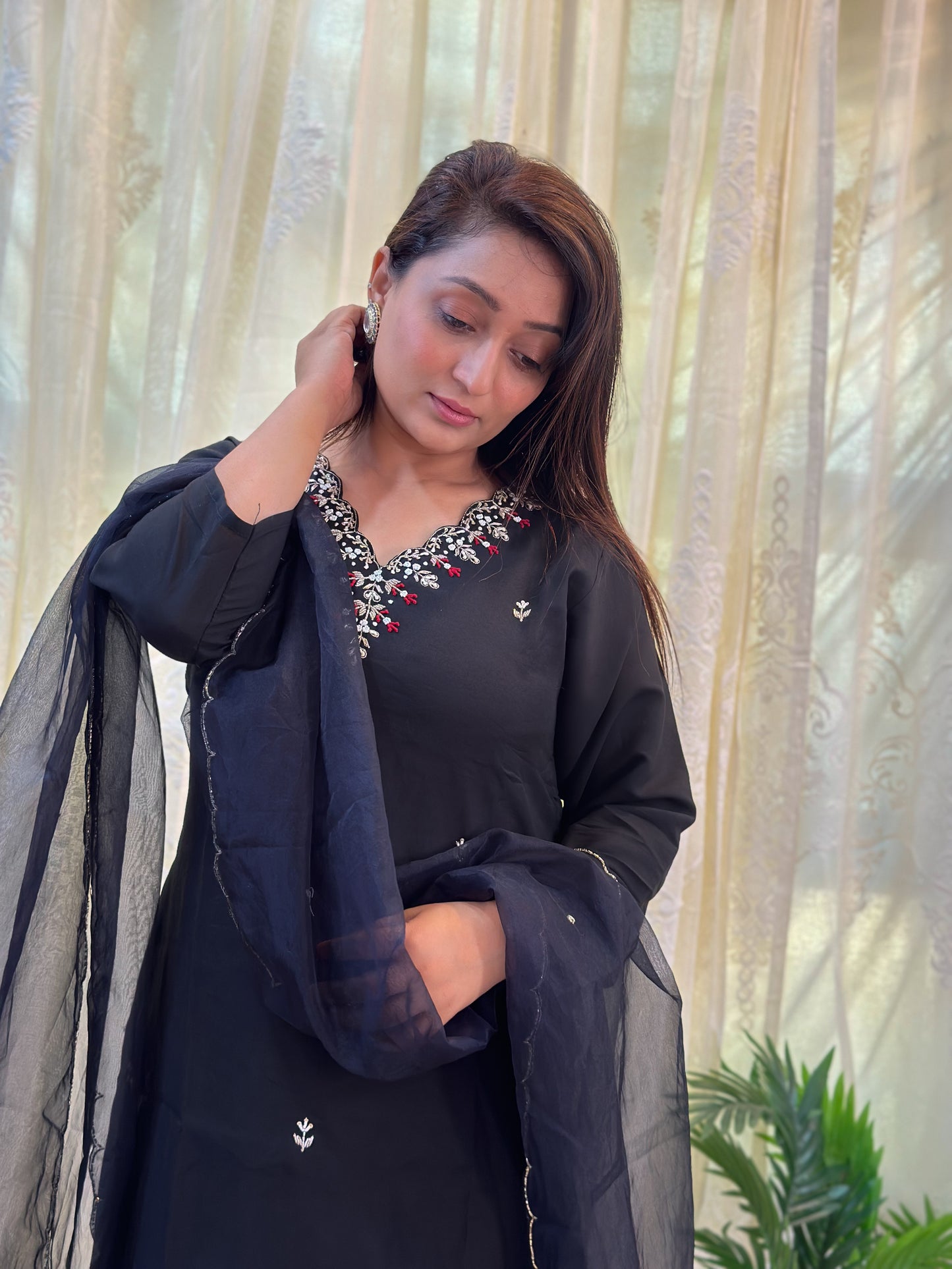 Black Embroidered Kurta Set With Organza Dupatta