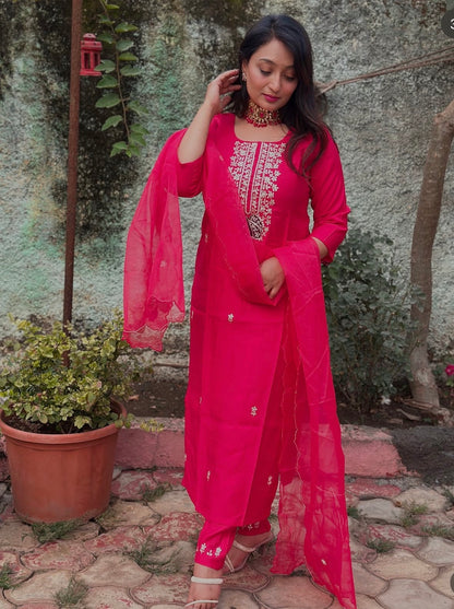 Elegant Embroidered Dress with Organza Dupatta