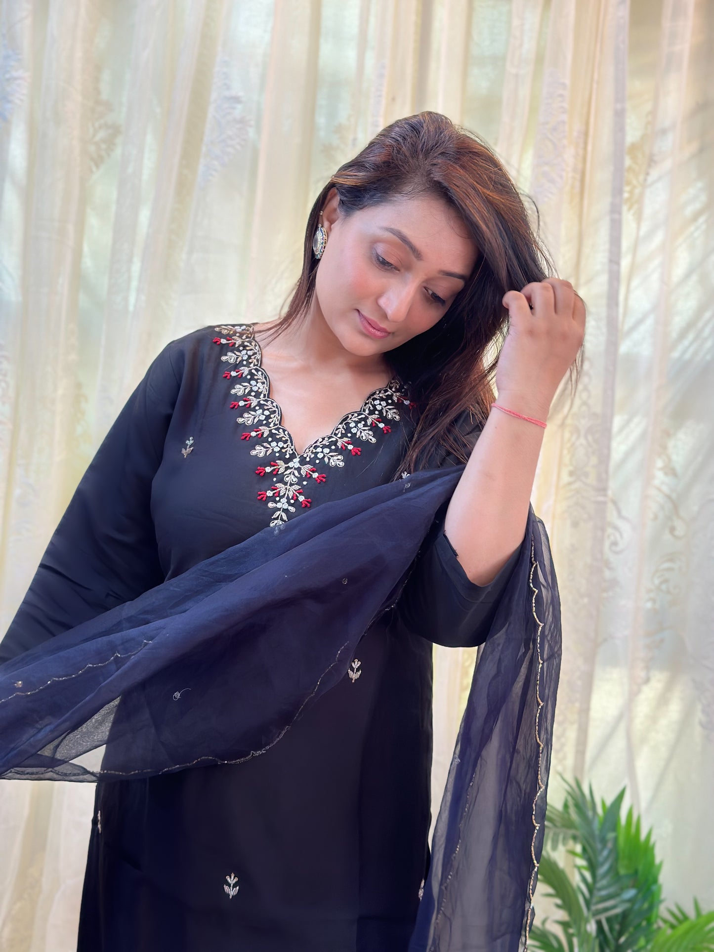 Black Embroidered Kurta Set With Organza Dupatta